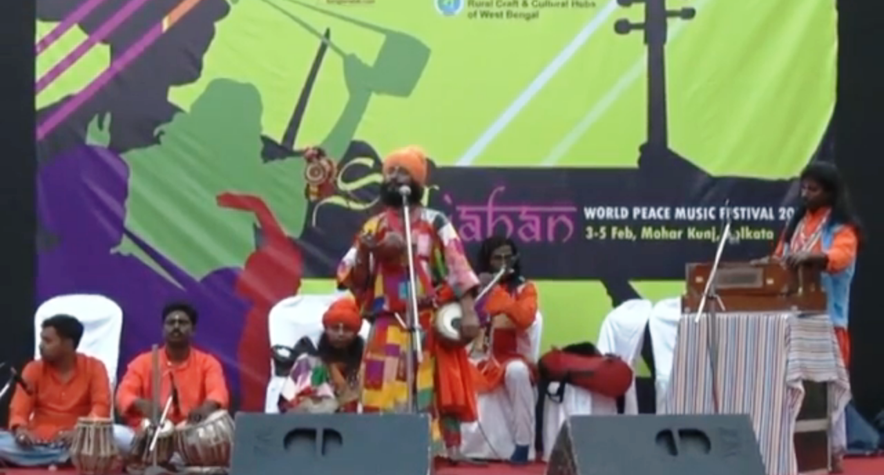 Baul performance by youngsters Sadhu Khyapa and Kangal Khyapa