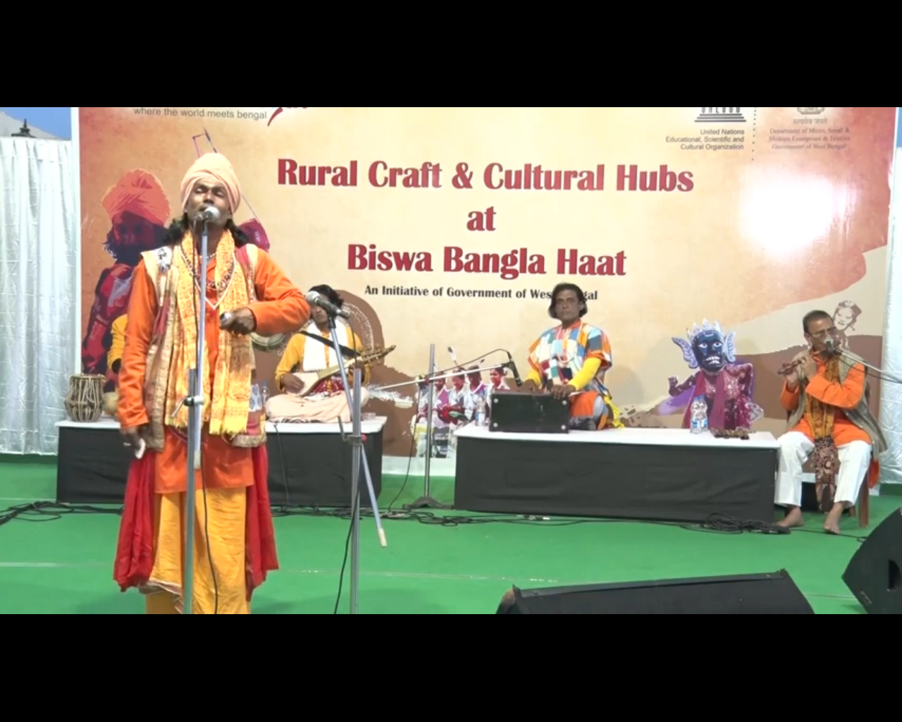 Baul performance by Pradyut Bala at Bishwa Bangla Haat